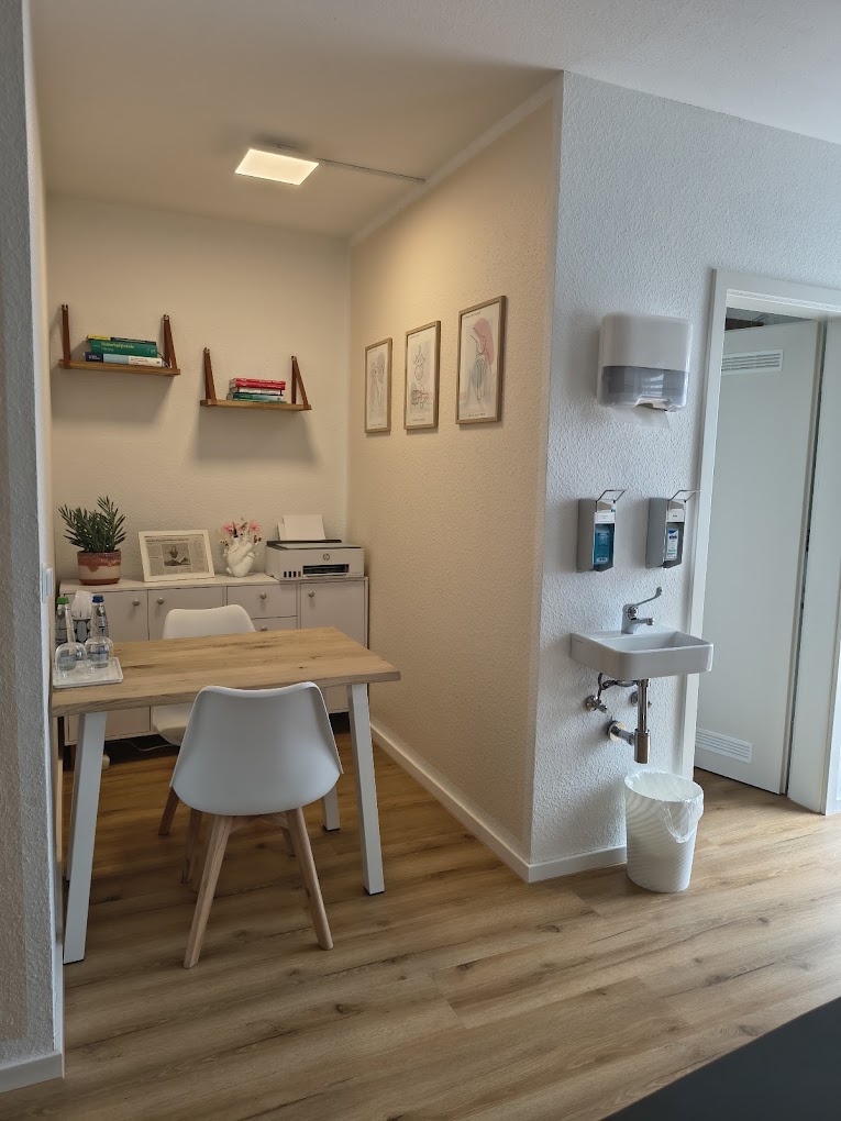 Gesprächsbereich der Naturheilpraxis Buchmann in Schorndorf